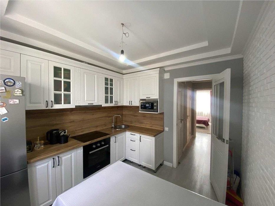 Продается 3 комнатная с евроремонтом на 9 микрн