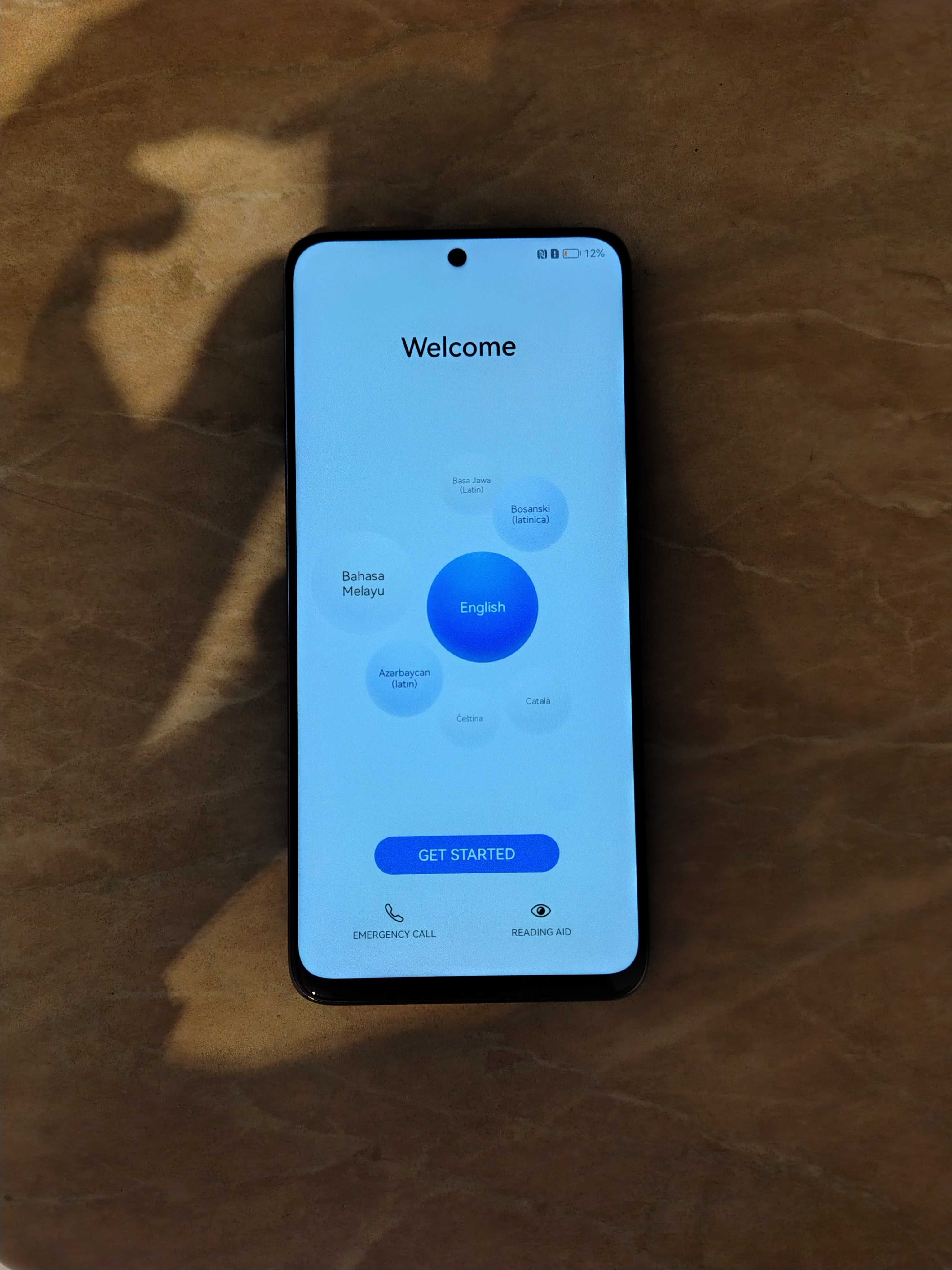 Продавам Huawei nova y90