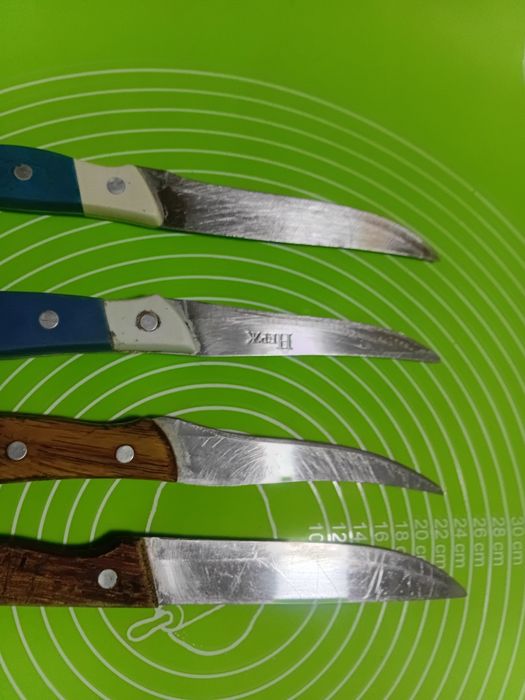 Кухонные приборы ножи и вилки ложки