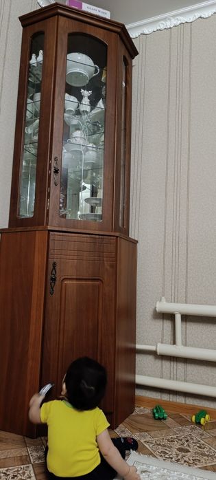 Шкаф для посуды продам