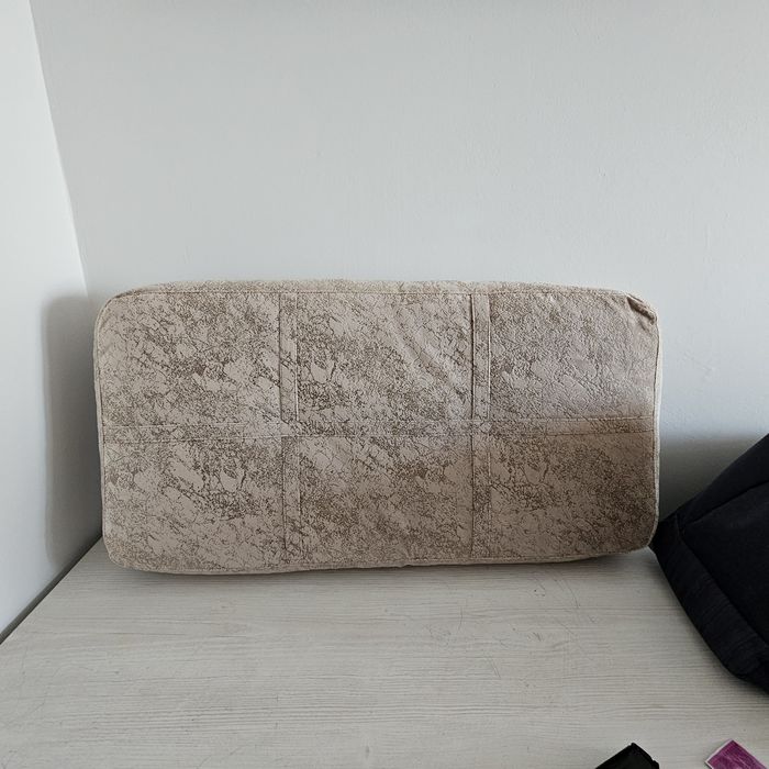 Подушки от дивана - 2 штуки