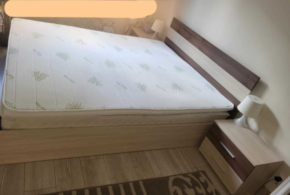 Спалня с повдигащ механизъм + матрак и две нощни шкафчета