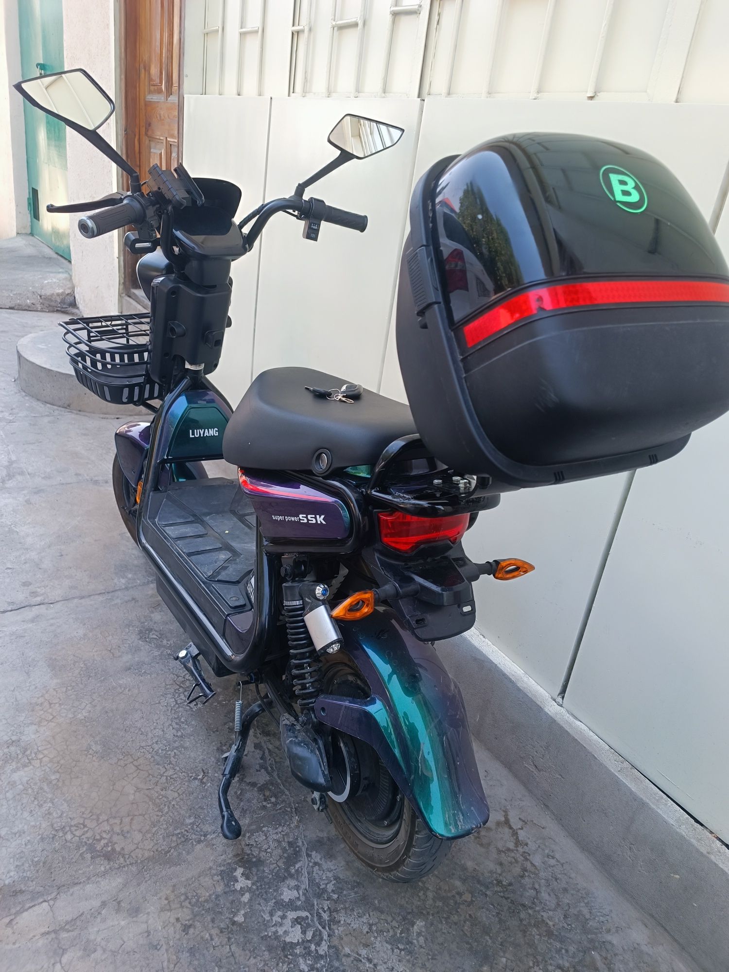 Skuter sotiladi ideal