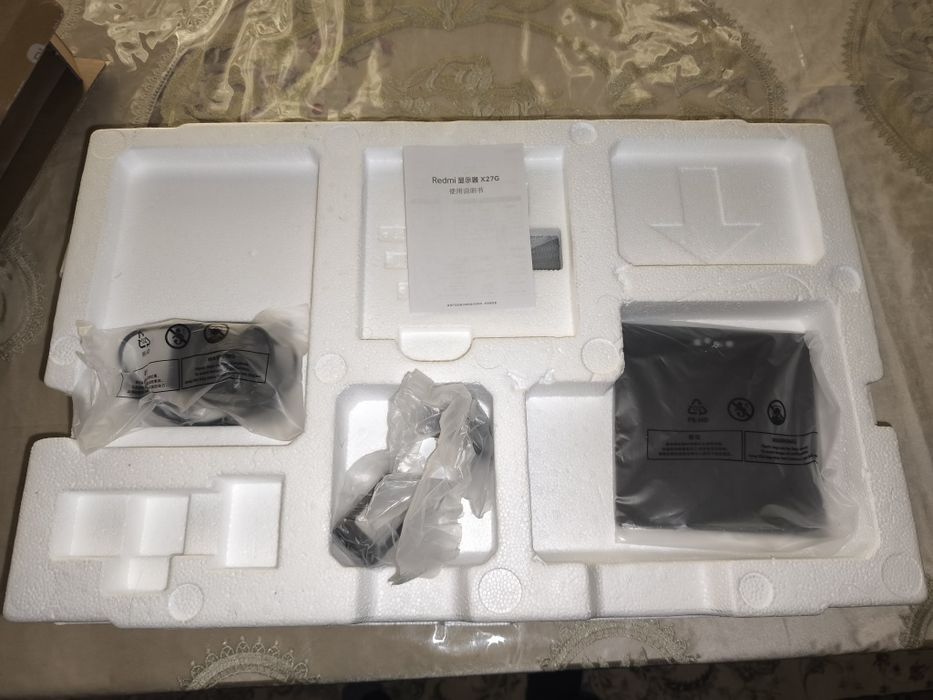 Monitor Redmi 27lik 180hz sotiladi