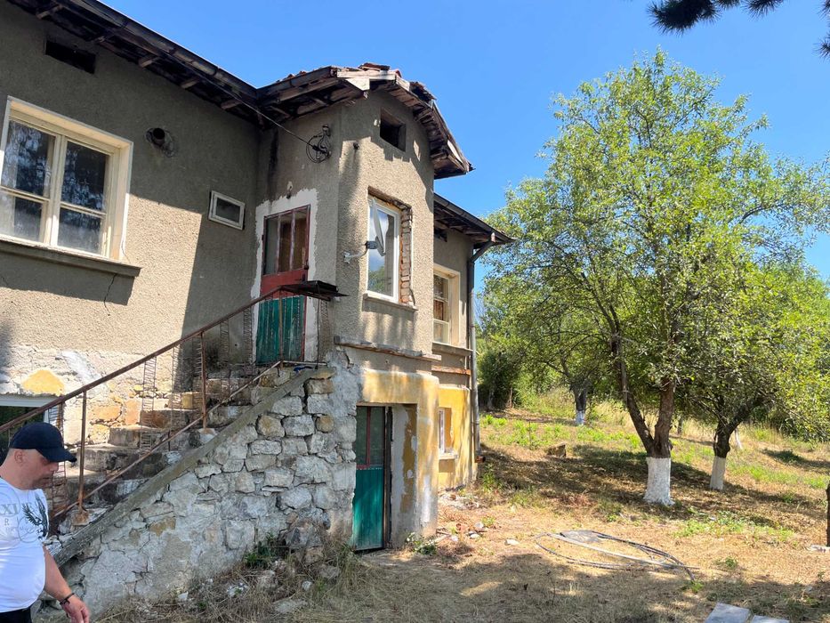 фамилна къща с възможност за гледане на животни и зеленчуци