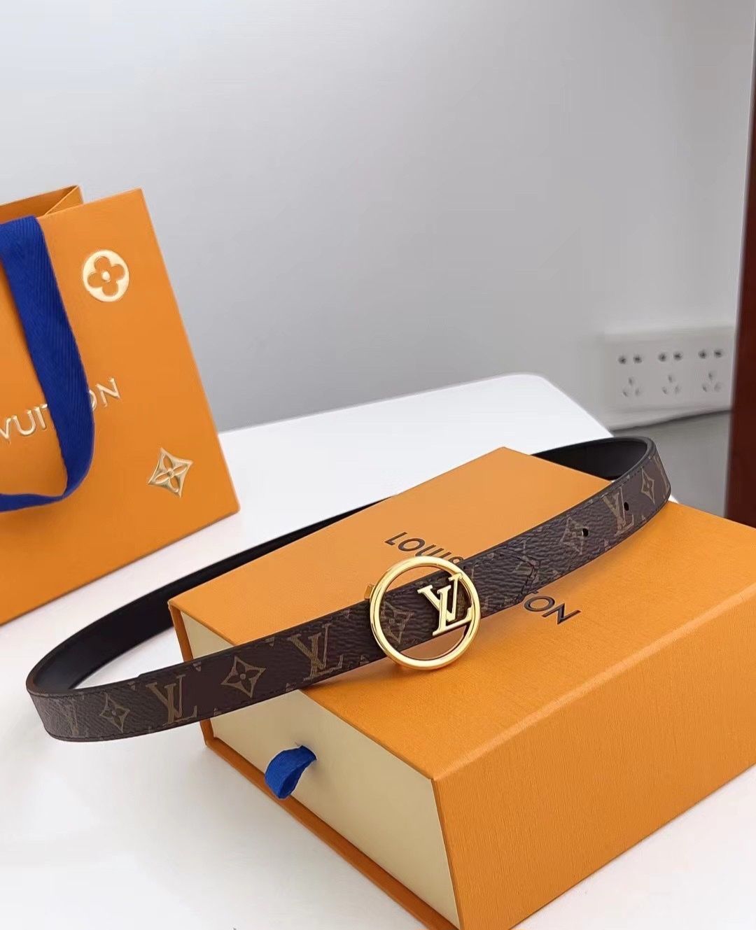 Louis Vuitton Circle 20mm Reversible Belt