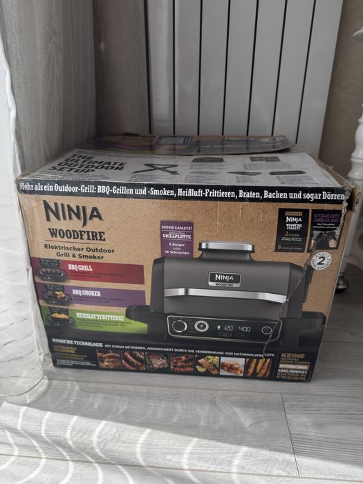 Grătar electric NINJA de exterior cu funcție afumare Woodfire