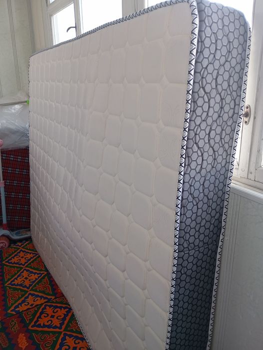 Матрас белый ...