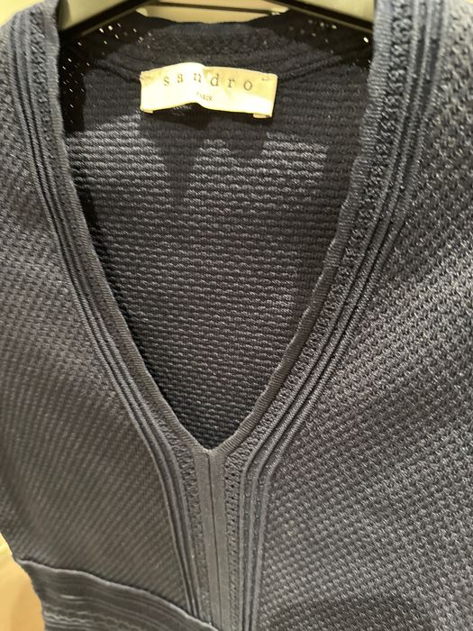 Тъмно синя плетена къса рокля Sandro