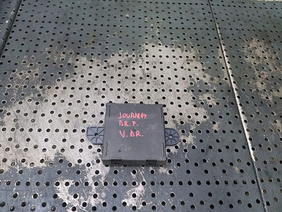 Modul calculator usa dreapta fata dodge journey p05026862ac
