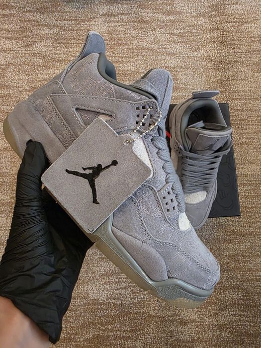 Jordan 4 Kaws.
