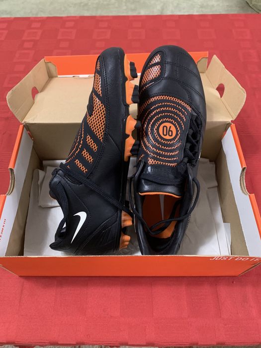 Чисто нови футболни обувки Nike