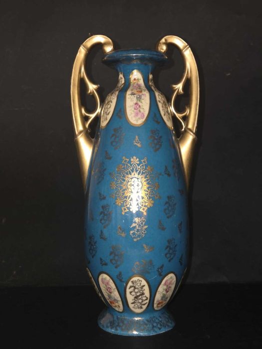 Антикварна ръчно декорирана френска порцеланова ваза, XIX век