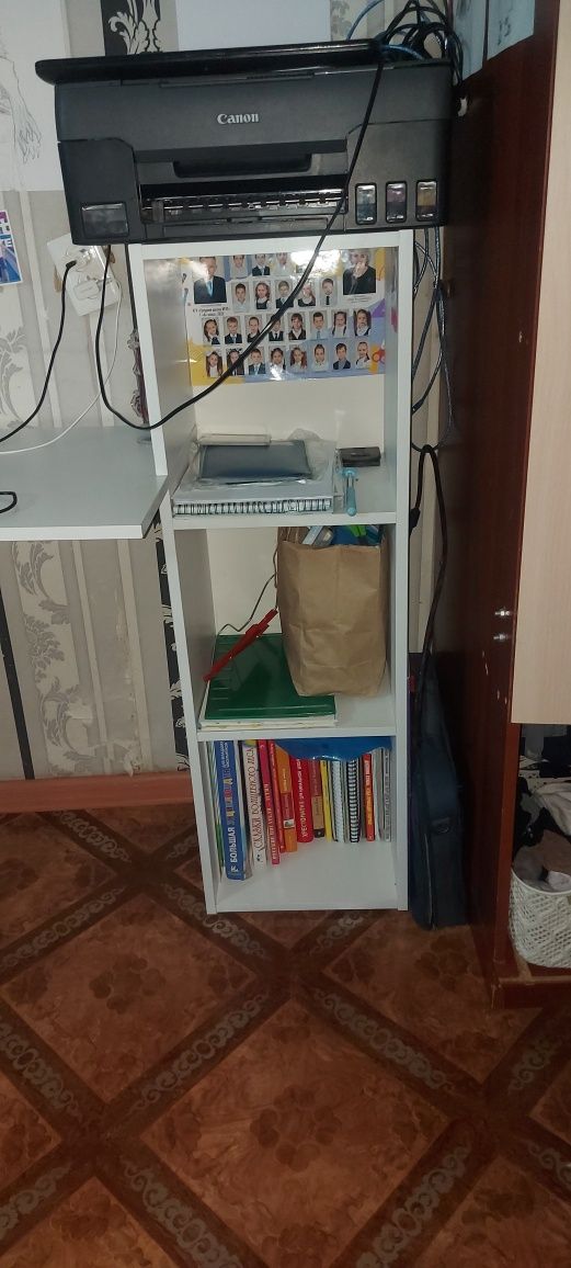 Продам стол компьютерный,отличное место для работы