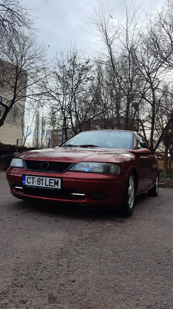 OPEL VECTRA 98 Berlina ,,vând URGENT "