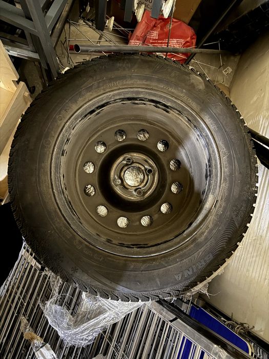 Продам комплект зимних шин с дисками. Viatti Brina.