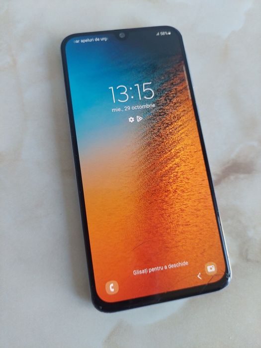 Vând Samsung Galaxy A40 White / Alb (ușor spart jos) //poze reale