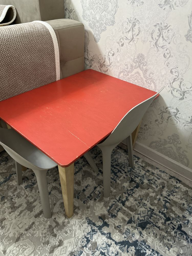 Срочно продам столики и стол