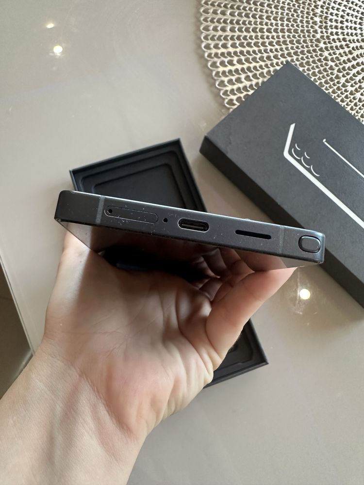 Samsung Galaxy S25 Ultra* заключен