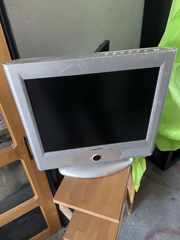 TV RULOTA 12V- GRUNDIG - display multifuncțional