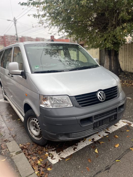 Dezmembrez VW Transporter Caravelle T5 2.5 Tdi an 2009