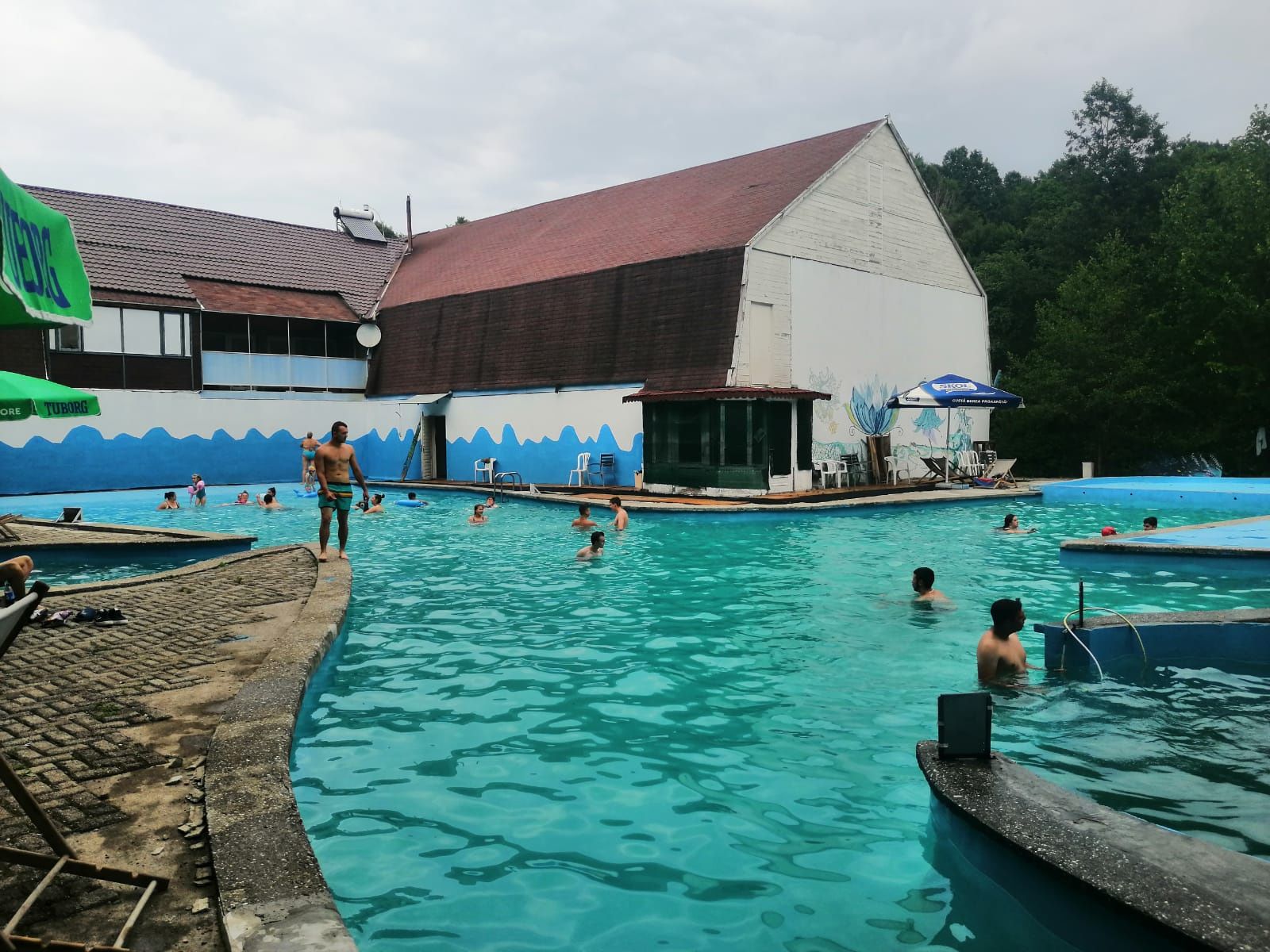 Camping, hostel, piscina de vânzare