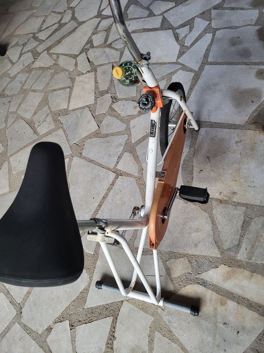 Продавам 2 бр фитнес уреди, велоергометър