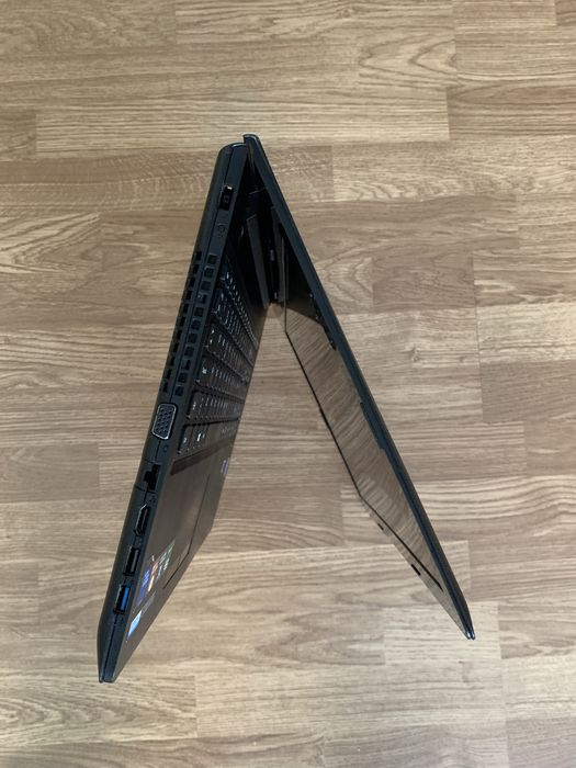 Laptop Lenovo Slim display 15,6 led,Windows 10,4gb ram,600gb memorie.