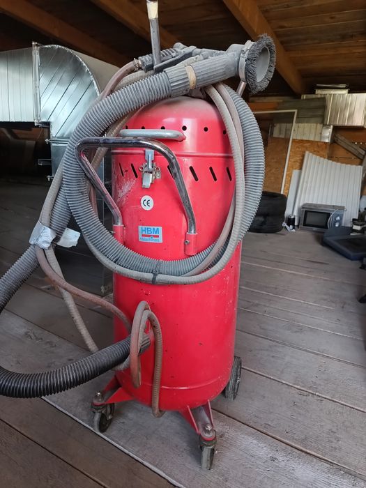 Aparat de sablat cu aspirator