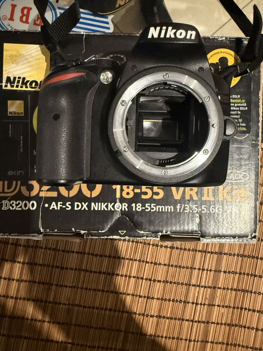 Nikon d3200 utilizat f putin < 2000 cadre +obiectiv 18 55  in cutie