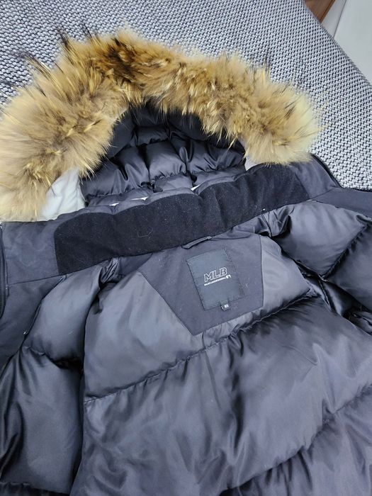 Зимняя куртка пуховик фирмы MLB.