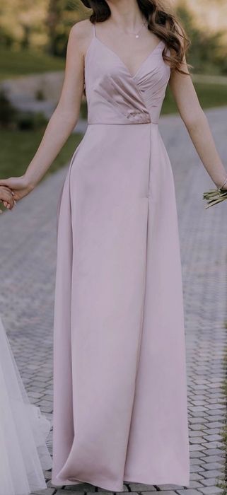 Официална рокля.