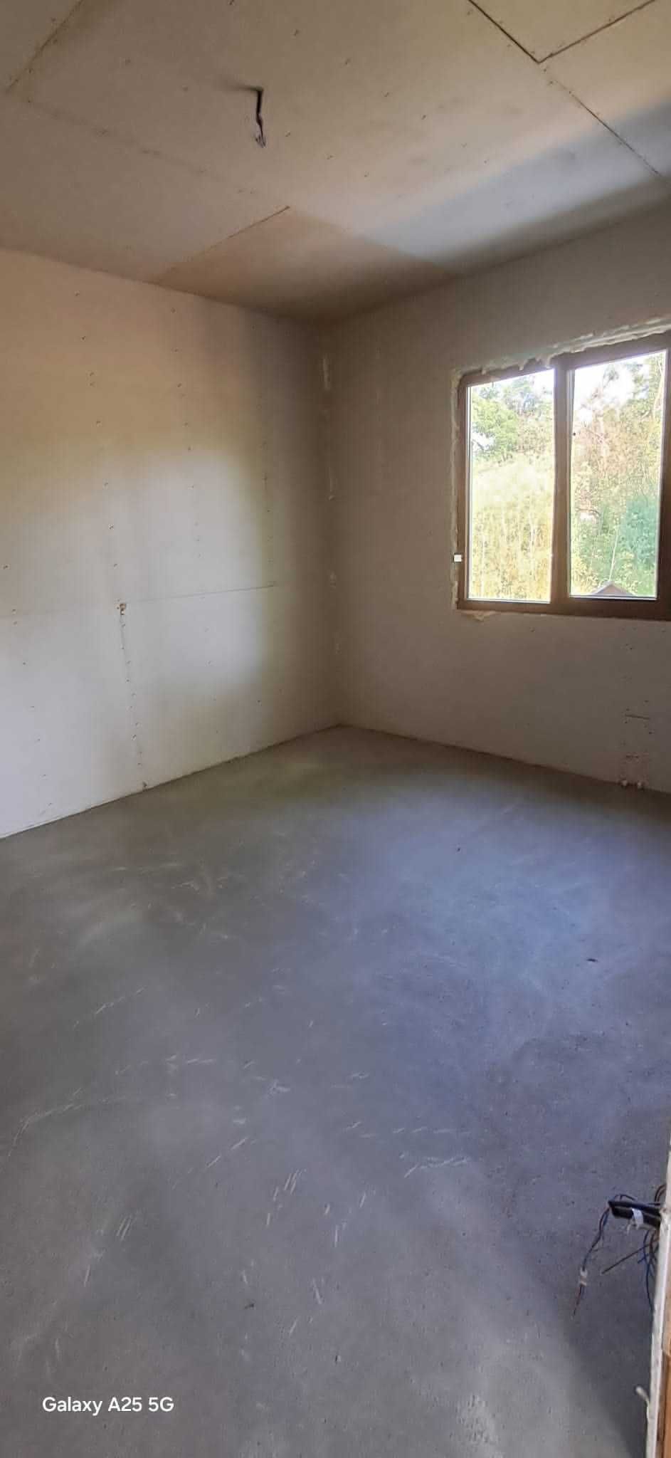 Vând casa la gata și teren de 5800 mp la 20 min de Pitești și 10'de A1