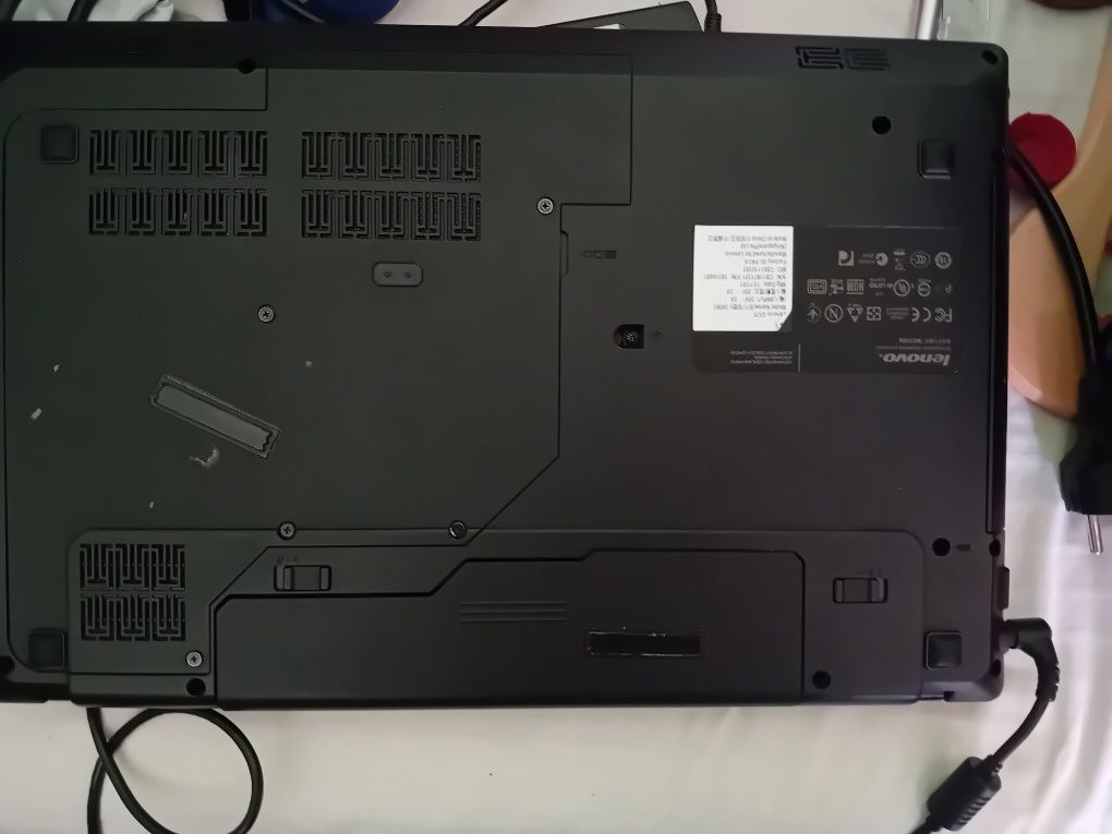 Lenovo G575 използван лаптоп работещ с уиндолс