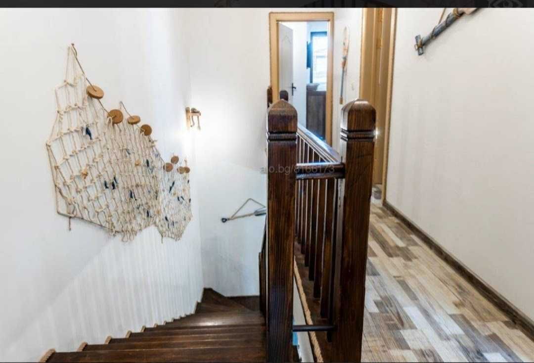 Продавам луксозна къща в с. Лозенец