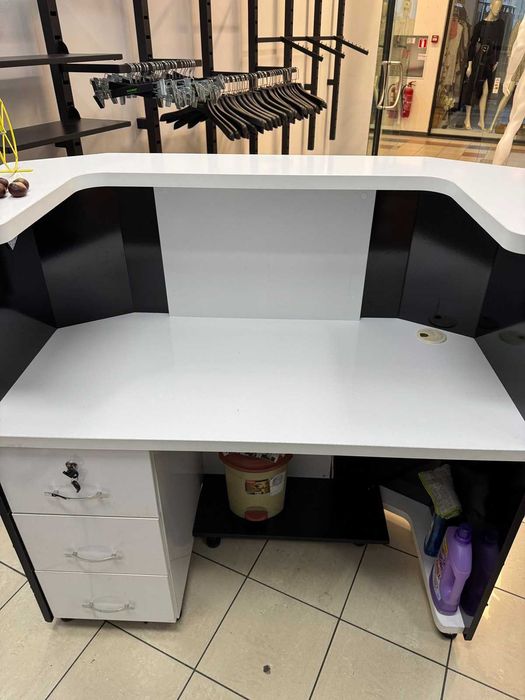 Оборудване за магазин за дрехи – много запазено!