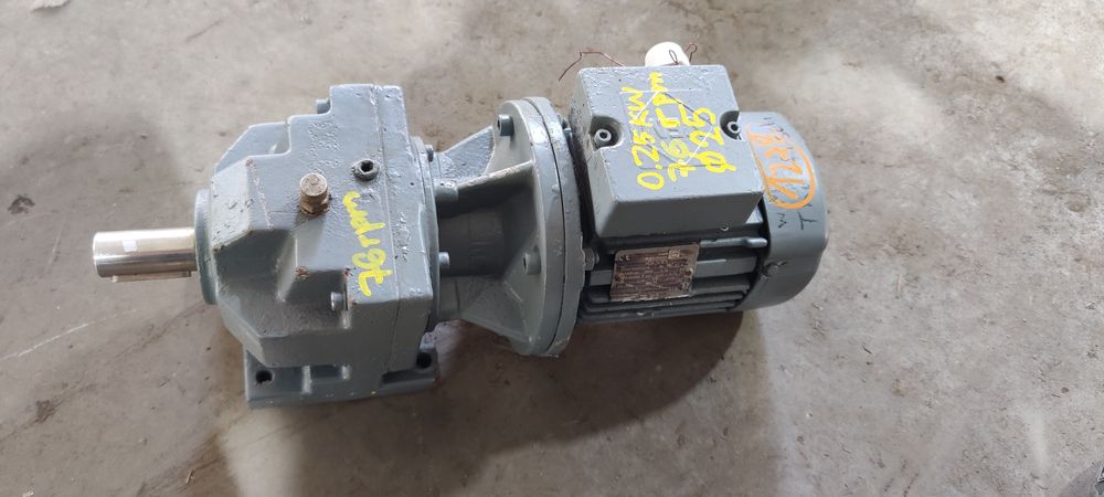 Motor electric trifazat cu reductor, 0.25kW, 76rpm, 380V