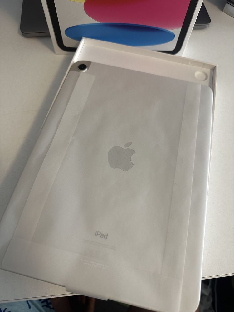 Продавам iPad 10 генерация, бял, с 64GB памет