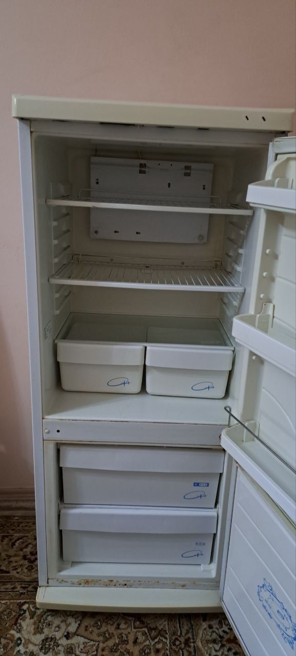 Холодильник кровать и стиральная машина продаю
