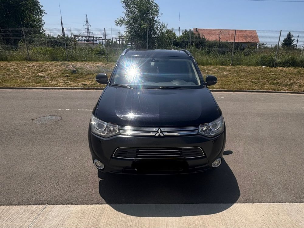 Mitsubishi Outlander PHEV 2014 – Hybrid Plug-In,