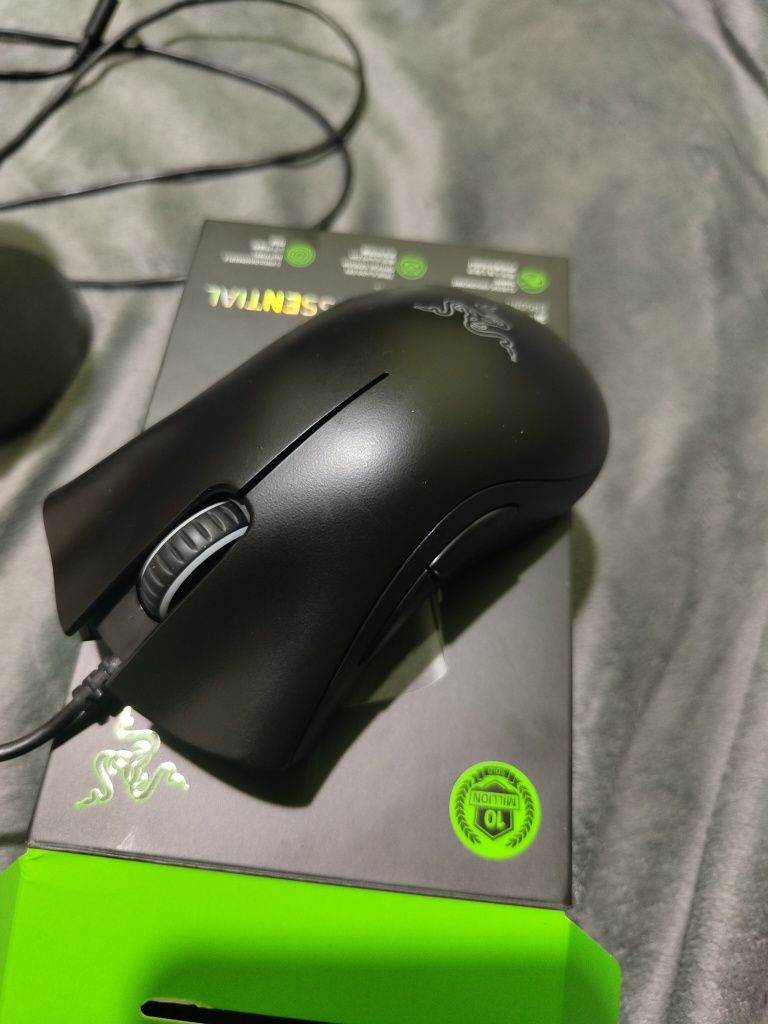Продам микрофон hyperx solokast с мышкой razer