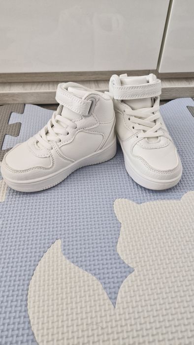Adidasi Primark marimea 22