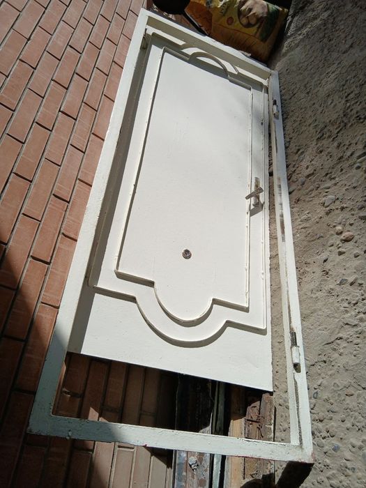 Продаётся железный дверь (эшик сотилади метталдан)