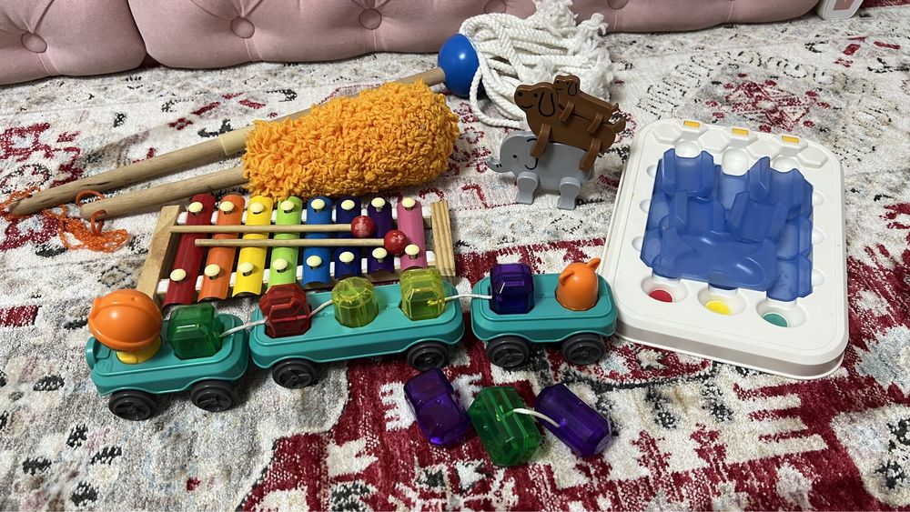 Развивающие игрушки Hola