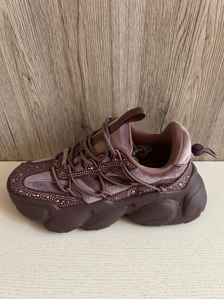 STEVE MADDEN Чисто Нови 37-ми номер