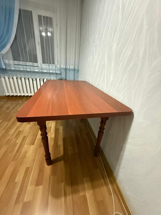 «Продаётся стол»