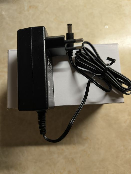 Захранващ адаптор 12V