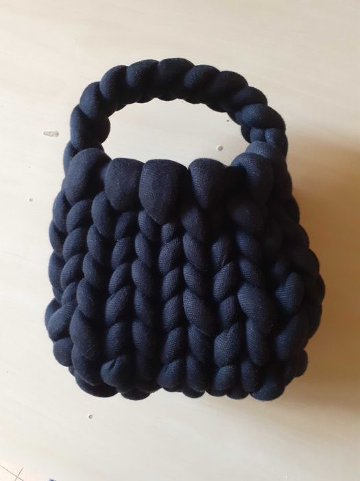 Малка плетена чанта