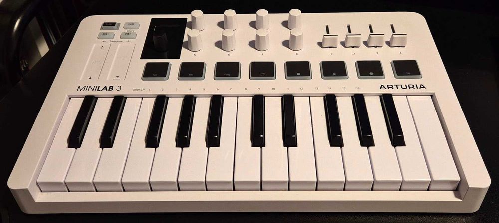 Controller MIDI Arturia Minilab 3 ca nou