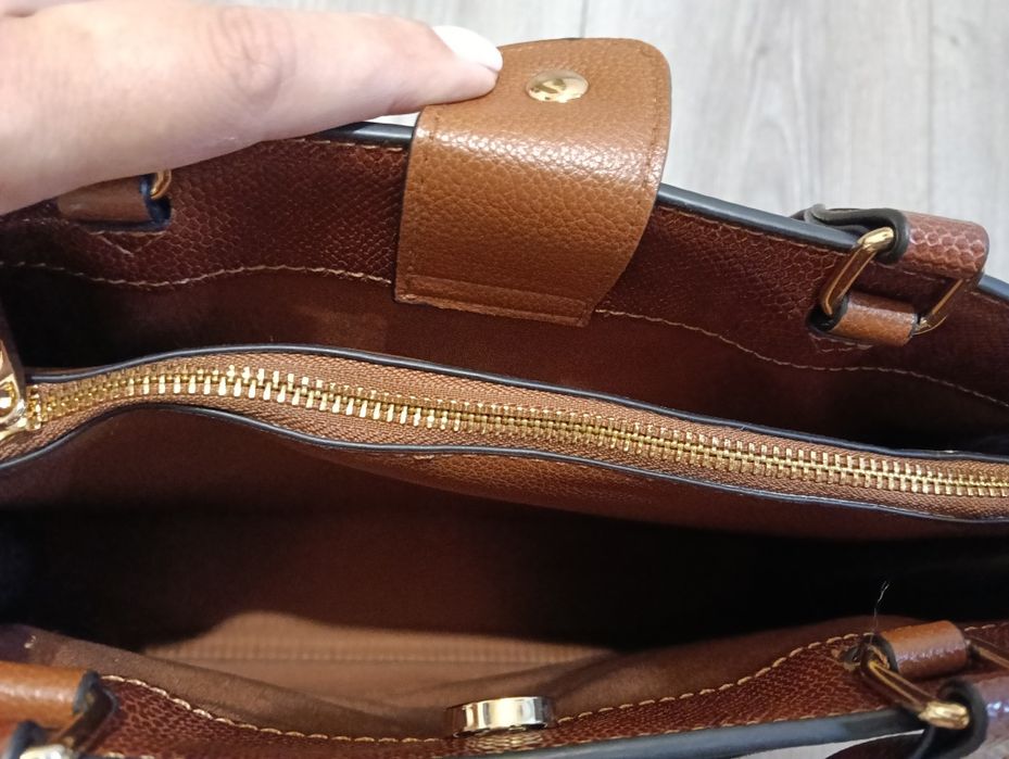 Vând poșetă maro din colecția Luella Grey